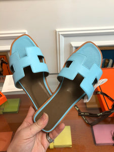 Luxury Cowhide Leather Sandals – Classic Cut Design