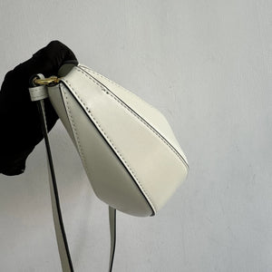 Medium leather handbag