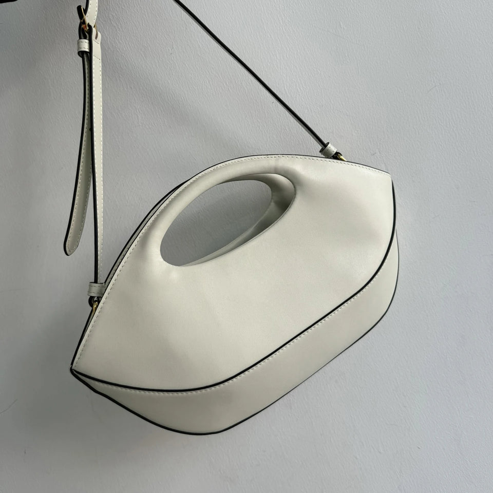 Medium leather handbag