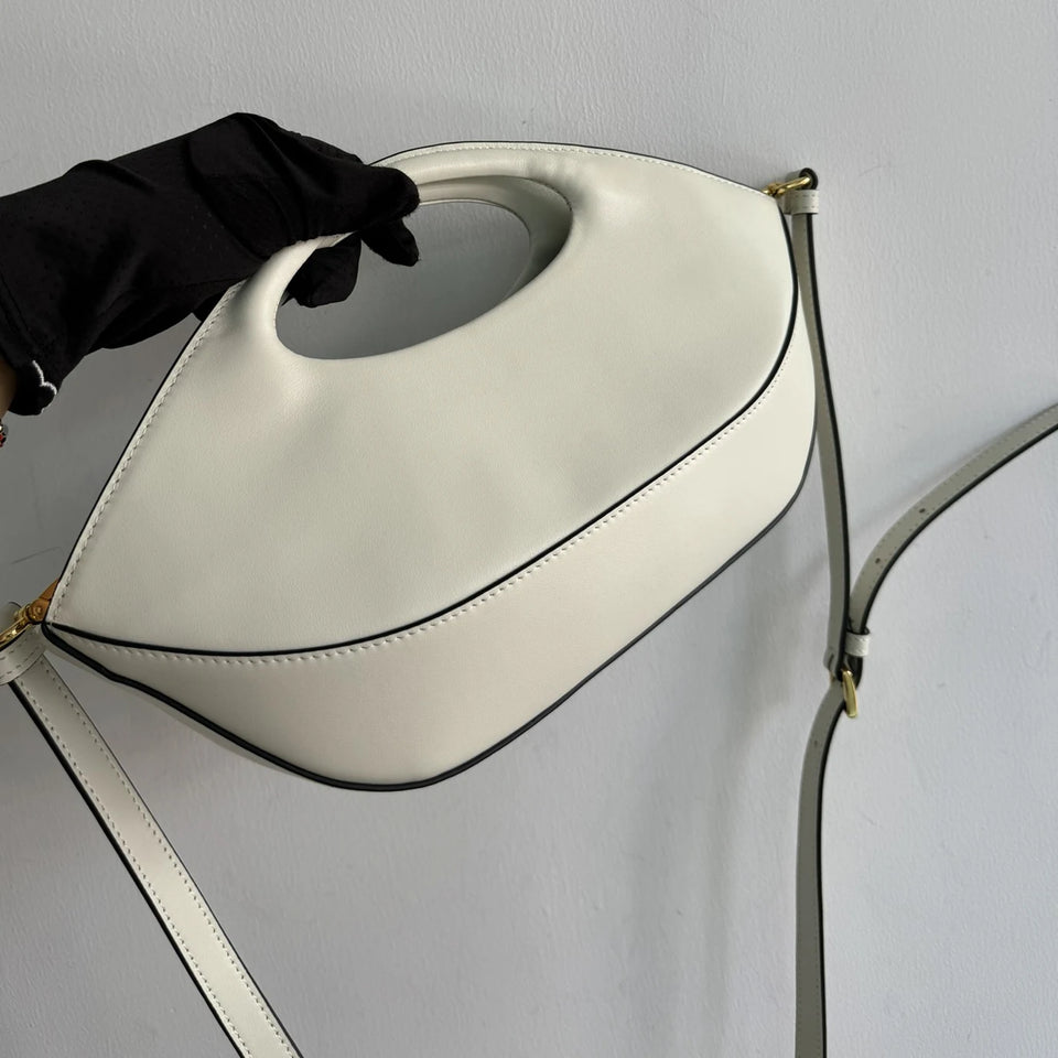 Medium leather handbag