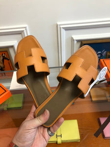Luxury Cowhide Leather Sandals – Classic Cut Design