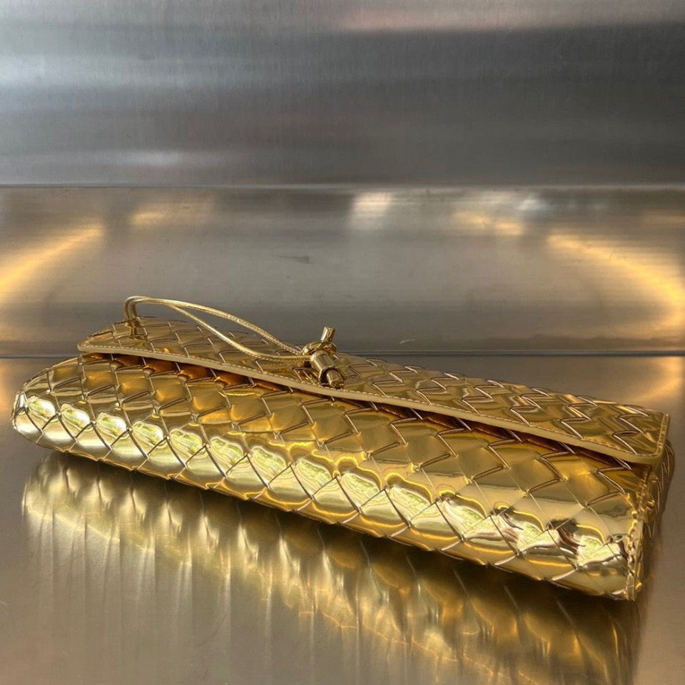 Woven clutch bag